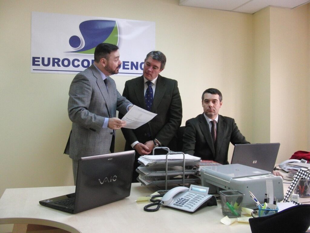 Tips för att hålla sig till sin hushållsbudget